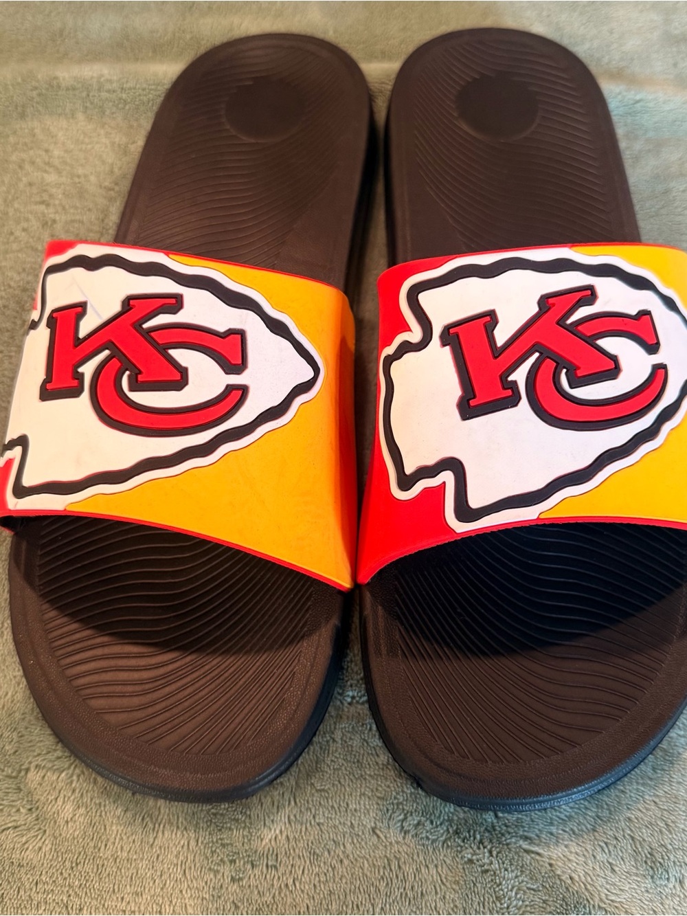 Men's Kansas City Chiefs Slide Sandals in Red, Yellow & Black XL 13-14